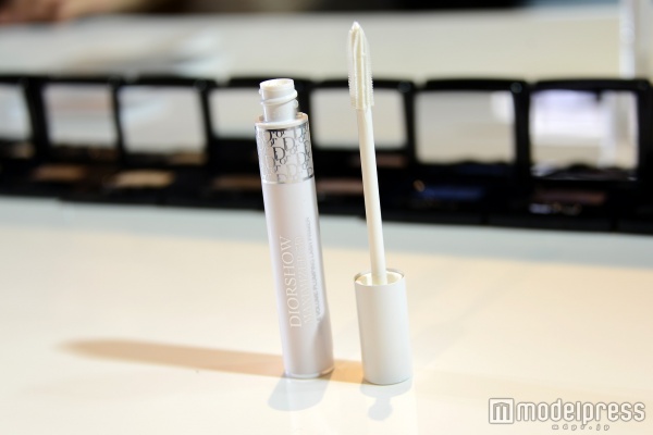 バックステージから着想を得て生まれた「ディオールショウ マキシマイザー 3D」（c）モデルプレス