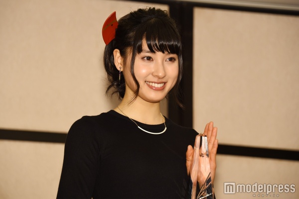 赤のかんざしでワンポイント/土屋太鳳(C)モデルプレス