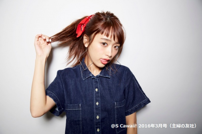 バンダナでポニーテール！ゆるさを出した結び方がポイント／「S Cawaii！」3月号（画像提供：主婦の友社）