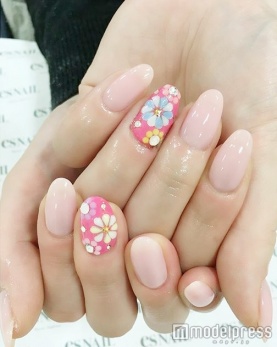 ベースをビビットに／画像提供：esNAIL