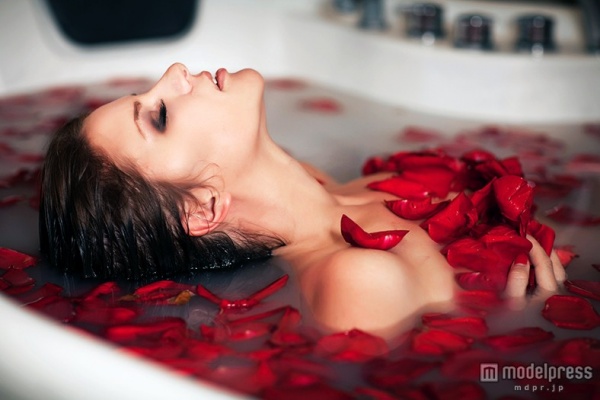 艶髪を手に入れて恋を呼び寄せよう！（Photo by armina／Fotolia）