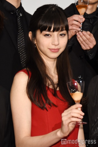 毛先に動きを出して軽やかな印象に（C）モデルプレス