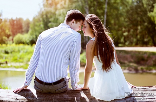 そっと隣に寄り添おう（Photo by rohappy／Fotolia）