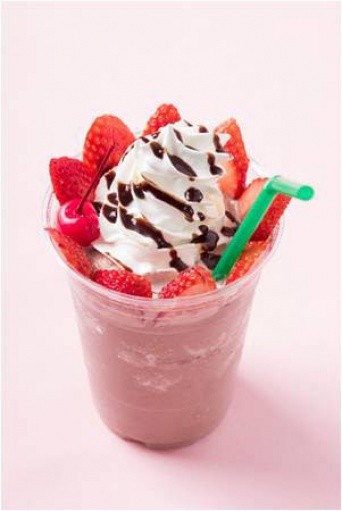 「ストロベリーモカシェイク」店舗名：ガーディナーズカフェ（2F）、価格580円（税抜）／画像提供：JA全農とちぎ