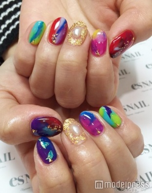 カラフルに／画像提供：esNAIL