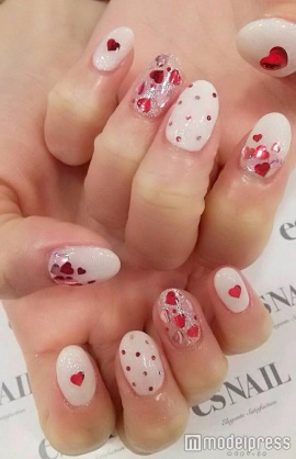 ホロハートネイル／画像提供esNAIL