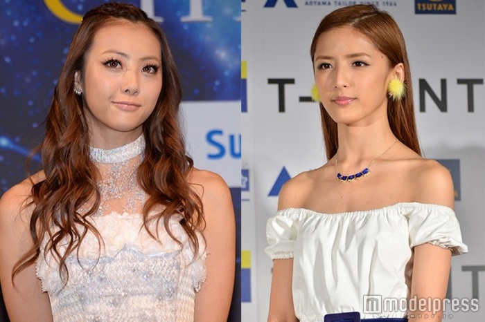 （左から）E-girls・Shizuka＆藤井萩花、美の秘訣を明かす（C）モデルプレス
