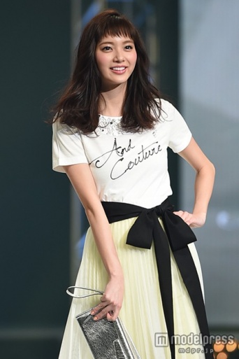 オン眉バングも可愛い／新川優愛（C）モデルプレス
