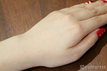 使用前（C）モデルプレス