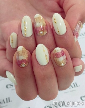 ラメラインでキュートに／画像提供esNAIL