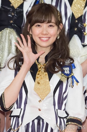 ロングヘアの渡辺美優紀／昨年12月撮影（C)モデルプレス