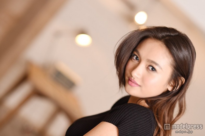 “驚異の10頭身”香川沙耶、日本一の美ボディキープ法は食事制限無し（C）モデルプレス