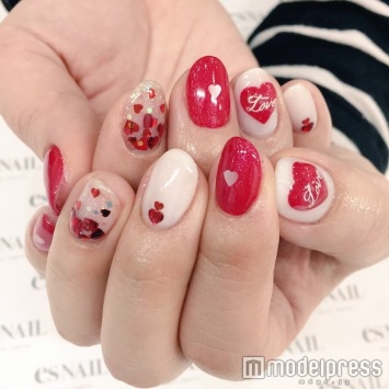 赤×ホワイトがキュート／画像提供esNAIL