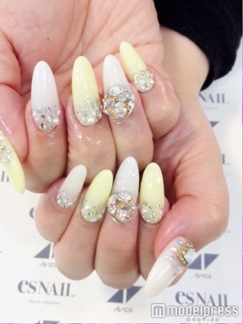 黄×白パステル／画像提供：esNAIL
