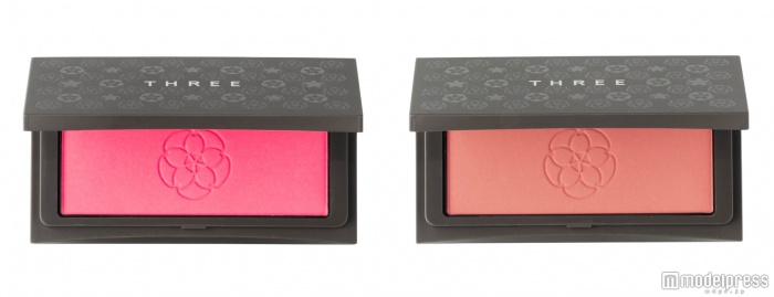 THREE チーキーシーク ブラッシュ（左から）S01　SAKURAIZM RISING（ブライトチェリーピンク）、S02 SAKURAIZM AWAKENING（ブルーミングコーラル）／各3，000円（税別）／画像提供THREE