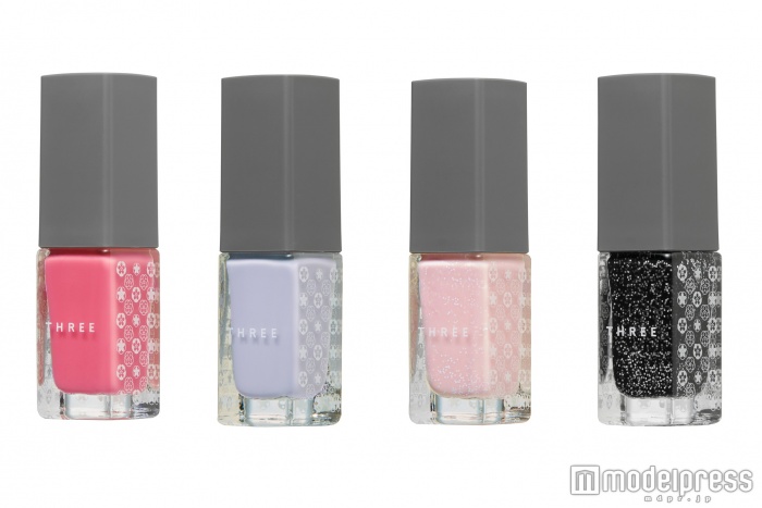 THREE ネイルポリッシュ（左から）S01 MOMENT OF SAKURAISM（サクラピンク）、S02 SAKURAISM SKY（サクラスカイ）、S03 DANCING WITH PETALS（エアリーサクラシャワー）、S04  IN THE ARMS OF NIGHT（サクラブラック）／各1，800円（税別）／画像提供THREE