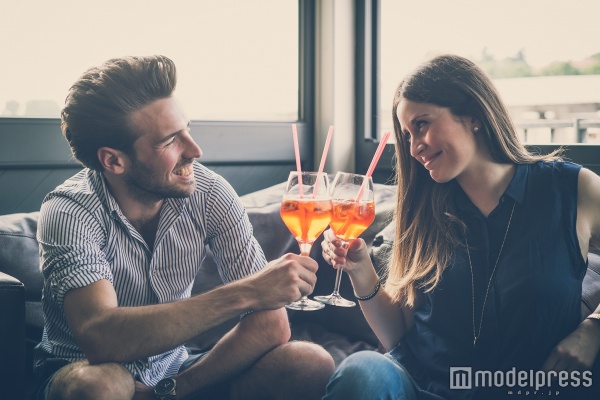 「LINEは既読スルー」が鉄則　2年以上長続きするカップル70％が実践する4つの法則（Photo by peus）