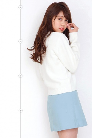 フェイクウール素材ラップ風ミニスカート「神戸レタス」1,990円（税込）／画像提供：神戸レタス