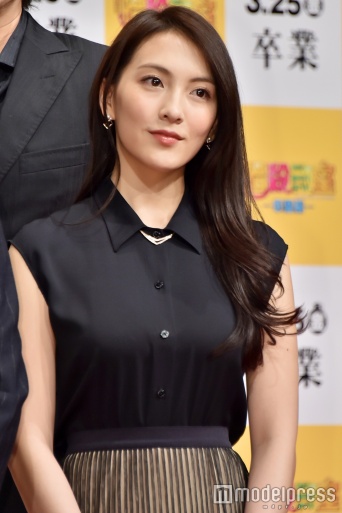 知英、大胆美脚透けドレスで“セクシー先生”意識「プレッシャーもあった」／知英（C）モデルプレス