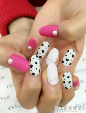 アニマル柄ネイル／画像提供esNAIL