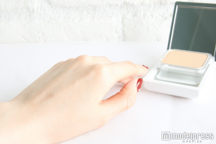パウダーなのにしっとり（C）モデルプレス
