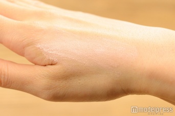 軽く伸ばしただけで肌馴染み抜群「プレステージ ホワイト コレクション ル プロテクターUV SPF50＋／PA＋＋＋＋」（C）モデルプレス