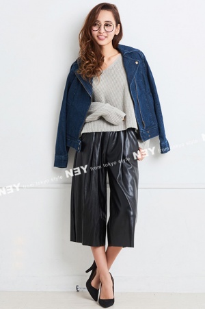 フェイクレザー・ガウチョパンツ「Luz Llena」2,970円(税込)/画像提供:Luz Llena