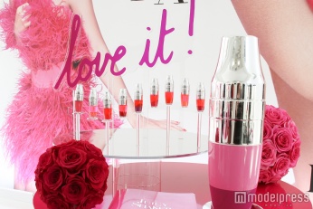 シェイカー型のボトル（C）モデルプレス