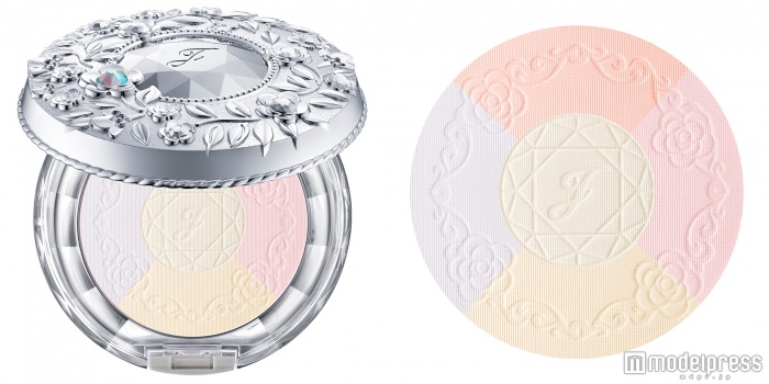 ジルスチュアート クリスタルルーセント フェイスパウダー（限定色・03 petal shower）／5，000円（税抜き）／画像提供JILL STUART