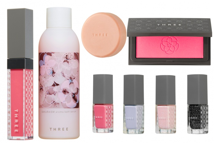 （左から時計回りで）THREE シマリング リップジャムS01　SAKURAIZM SWEET（スウィートピンク）3，000円（税別）、THREE サクライズム アロマバスセラム／6，000円（税別）、THREE サクライズム アロマスキンソープ／4，000円（税別）、THREE チーキーシーク ブラッシュS01　SAKURAIZM RISING（ブライトチェリーピンク）3，000円（税別）、THREE ネイルポリッシュ（左から）S01 MOMENT OF SAKURAISM（サクラピンク）、S02 SAKURAISM SKY（サクラスカイ）、S03 DANCING WITH PETALS（エアリーサクラシャワー）、S04  IN THE ARMS OF NIGHT（サクラブラック）／各1，800円（税別）／画像提供THREE