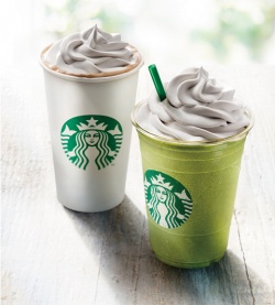 （左から）『ソイ カフェ モカ with ソイ ホイップクリーム（Hot／Iced）』 『ソイ 抹茶 クリーム フラペチーノ with ソイ ホイップクリーム』