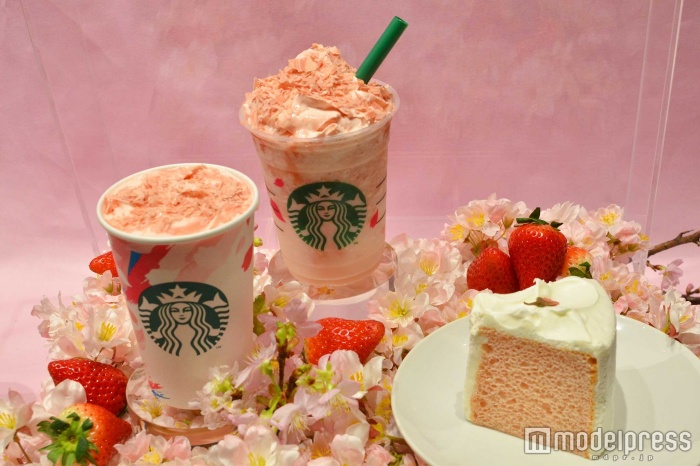 スターバックスコーヒー「さくら ブロッサム ＆ ストロベリー ラテ」 「さくら ブロッサム ＆ ストロベリー フラペチーノ」「さくらシフォンケーキ」（C）モデルプレス