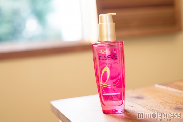 可愛いオーラ全開に「ロレアル パリ エクストラオーディナリー オイル エクラアンぺリアル」（販売名： ロレアル パリ エルセーヴ エクストラ オイル エクラアンペリアル）（C）モデルプレス