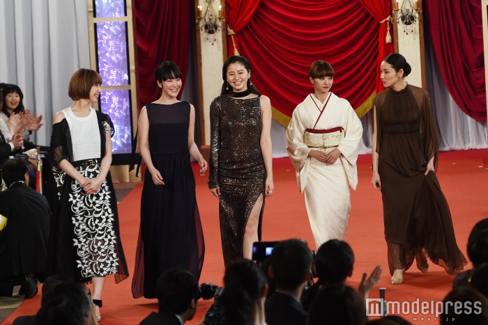 左から：夏帆、黒木華、長澤まさみ、満島ひかり、吉田羊（C）モデルプレス