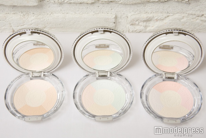 左から「01natural」「02lucent」「03petal shower（限定色）」（C）モデルプレス