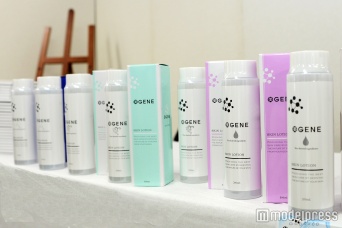 肌質に合わせた豊富なラインナップが並ぶ／「関西コレクション」バックヤードブースの様子（C)モデルプレス