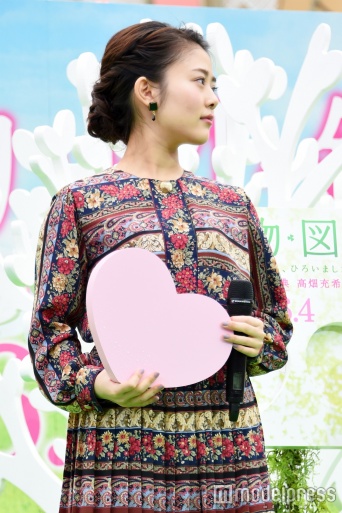 ファッションチェック：編み込みヘア×ピアスのバランスが可愛／高畑充希（C）モデルプレス