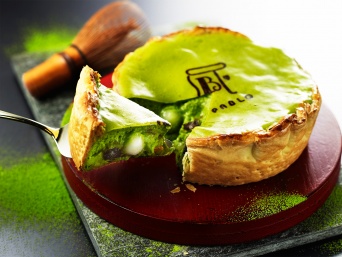 「焼きたて宇治抹茶チーズタルト」／画像提供： PABLO（パブロ）