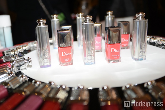 「ディオール アディクト リップスティック」と「ディオール ヴェルニ」（C）モデルプレス