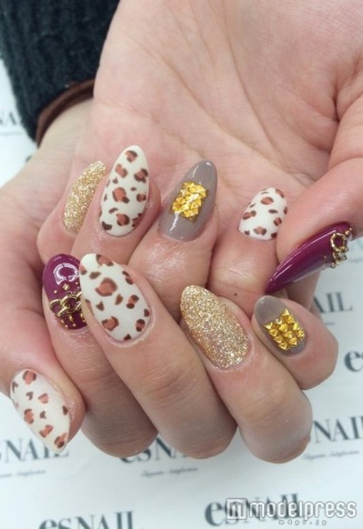 ゴージャスなレオパードネイル／画像提供esNAIL