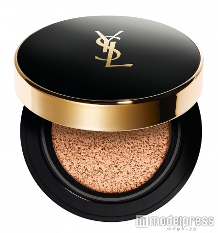 タン　アンクルド　ポー　ルクッション（全5色／SPF23・PA＋＋）／7，500円（税抜き）／画像提供・イヴ・サンローラン・ボーテ