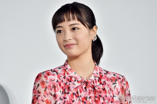 ＜ファッションチェック＞サクラ色メイクが可愛い／広瀬すず（C）モデルプレス