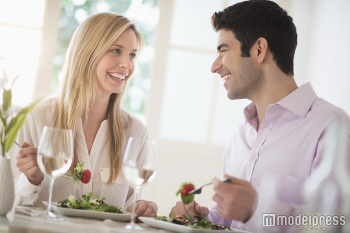 もっと話したくなるような女性に（Photo by Tetra Images／gettyimages）