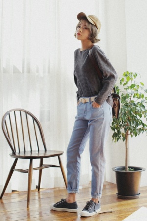 フレイドヘムボートネックリンクルTシャツ「DHOLIC」3,132円(税込)／画像提供：DHOLIC