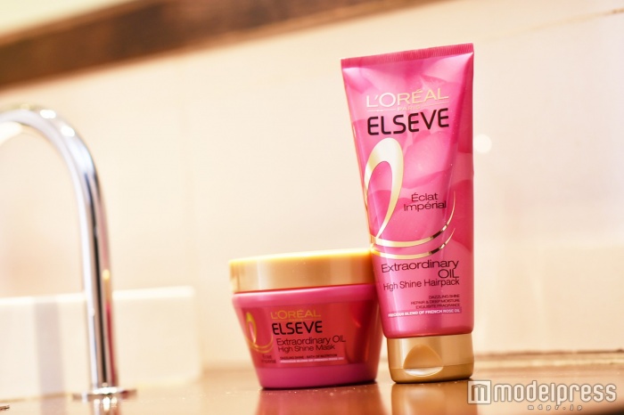 「ロレアル パリ エクストラオーディナリー オイル エクラアンぺリアル ヘアパック」「ロレアル パリ エクストラオーディナリー オイル エクラアンぺリアル マスク」（C）モデルプレス