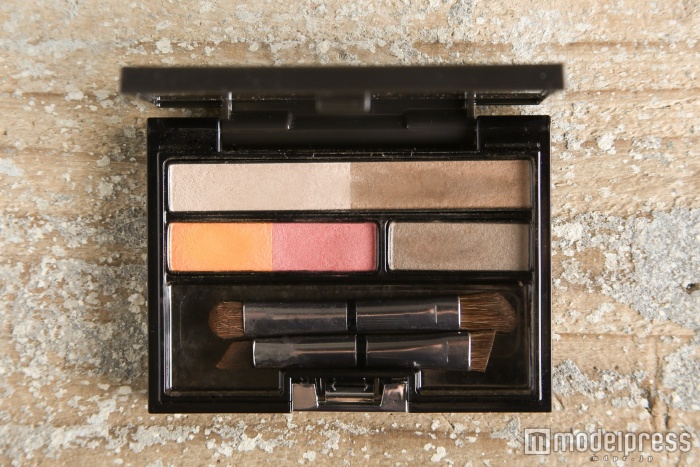 オレンジと赤が入った5色パレット（C）モデルプレス