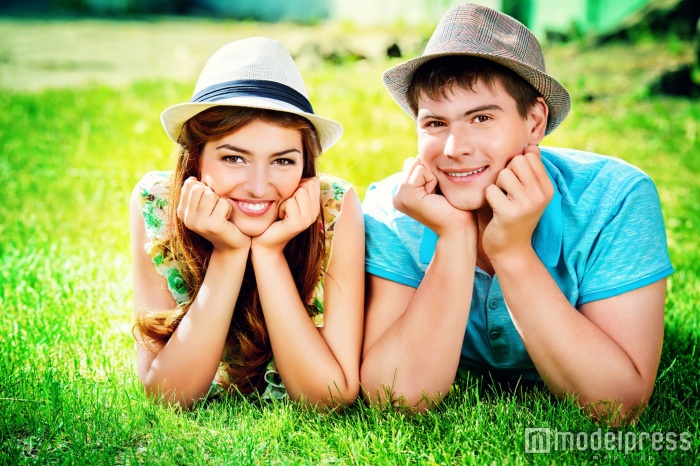 押し付けない笑顔が素敵（Photo by Andrey Kiselev／Fotolia）