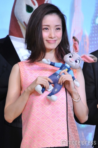 かきあげ前髪＆ロブヘアでヌケ感を／上戸彩（C）モデルプレス