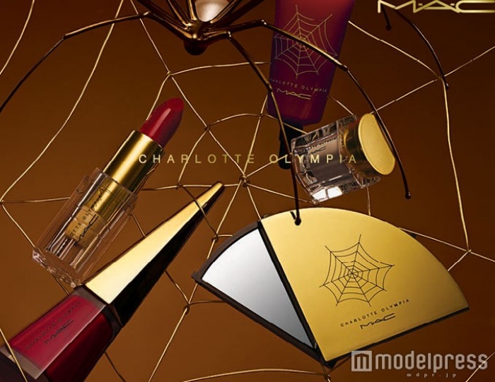 「シャーロット・オリンピア」ブランドシグネチャーであるゴールドの蜘蛛の巣モチーフがたくさん／画像提供・M･A･C