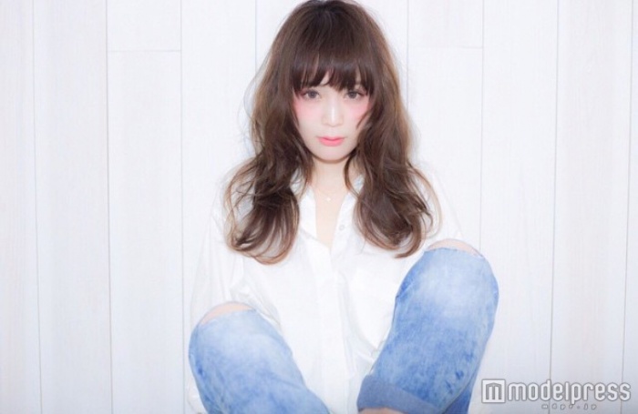 ウェーブ×程よい明るさの茶髪は男性の好感度も高く、この春人気のスタイル